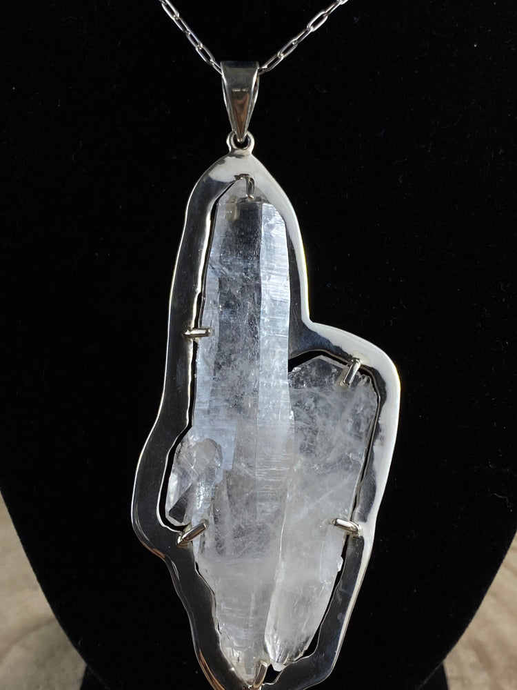 Columbian Faden Quartz Pendant