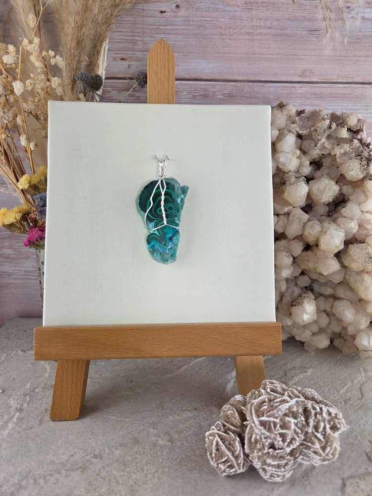 Malacholla Wire Wrap Pendant