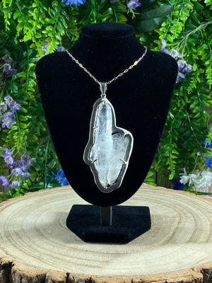 Columbian Faden Quartz Pendant