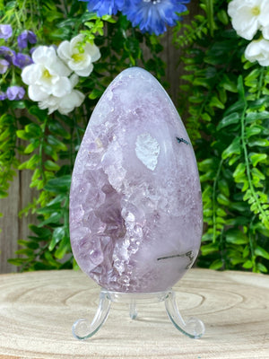 Elements of Avebury Crystals Amethyst Egg